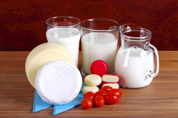 Latte e suoi derivati con pomodorini
