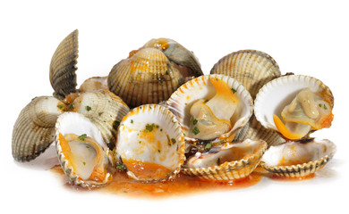 Aperitivo de berberechos en salsa marinera.