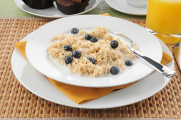 Oatmeal with blueberries