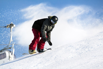 snowboarder con seggiovia