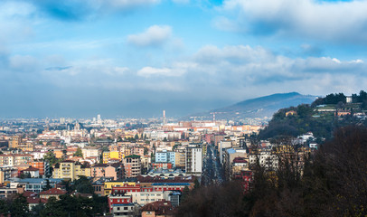 Fototapeta na wymiar Aereal widok Brescia miasta z zamku