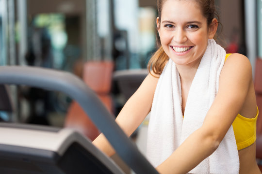 Beautiful smiling woman training in a fitness club