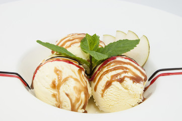 Ванильное мороженое