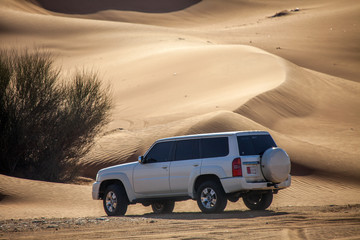 Fototapeta na wymiar Off-road na pustyni w Dubaju