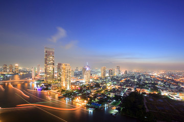 Fototapeta na wymiar Bangkok Skyline z lotu ptaka o zmierzchu