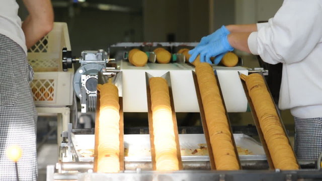 Fliessbandarbeit Lebensmittelindustrie / assembly line work