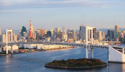 Naklejka premium Tokyo Skyline with Tokyo Tower and Rainbow Bridge