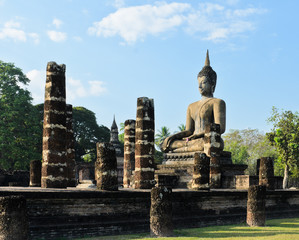 Fototapeta na wymiar Wat Mahathat in Sukhothai Historical Park, Thailand