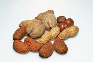 Noci, mandorle, nocciole