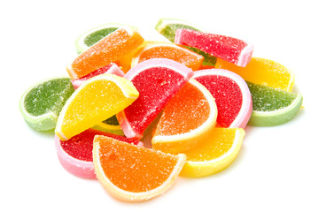 Fototapeta na wymiar Kolorowe galaretki owocowe cukierki na białym tle