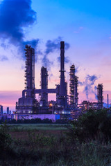 Fototapeta na wymiar oil refinery plant and smoke at twilight morning