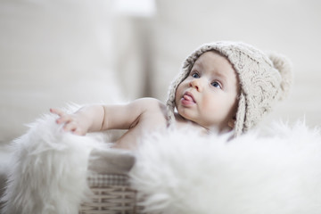 Fototapeta niemowlę w czapeczce obraz