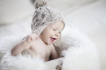 Fotobehang niemowlę w czapeczce © piotrszczepanek