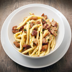 piatto di pasta ai funghi