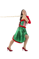 junge sexy brünette Frau im Weihnachtskostüm