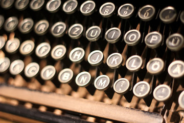 Tastatur einer alten Schreibmaschine