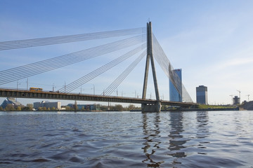 Латвия. Рига. Вантовый мост через реку Даугава.