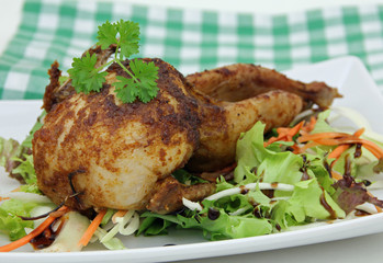 gebratene Wachteln mit Salat