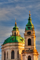Fototapeta na wymiar Znani St Mikołaja w Pradze o wschodzie słońca