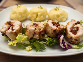 Roladki z suszonymi pomidorami serem mozzarella