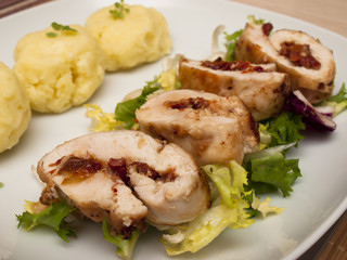 Roladki z suszonymi pomidorami serem mozzarella