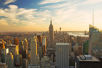 Fototapeta na wymiar Widok na Manhattan w świetle słońca