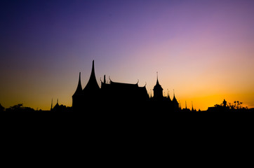 Naklejka premium Silhouette of Thai architecture at Bangkok