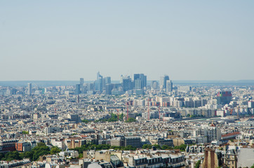 Fototapeta na wymiar Skyline Paryżu jasny letni dzień