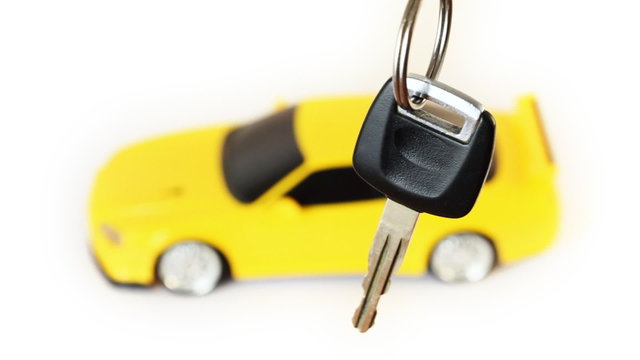 suspended key, back in defocus rotates toy car