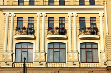 Fototapeta na wymiar Facade of yellow building