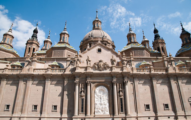 Fototapeta na wymiar Basilica del Pilar de Zaragoza