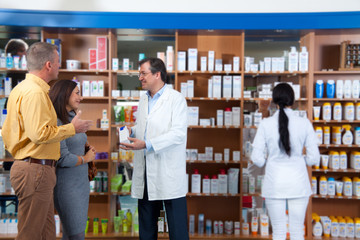 Kundenberatung in der Drogerie