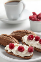 Sandwiches with soft cheese and raspberry