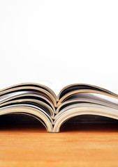 Zeitschriften aufgeschlagen