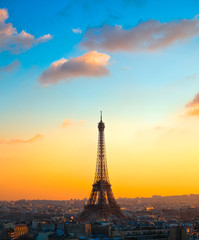 Fototapeta na wymiar Wieża Eiffla o świcie, Paryż.