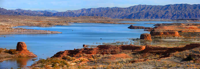Naklejka premium Panoramic view of Lake Mead recreation area