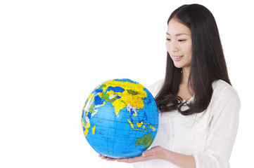 地球儀をもった女性