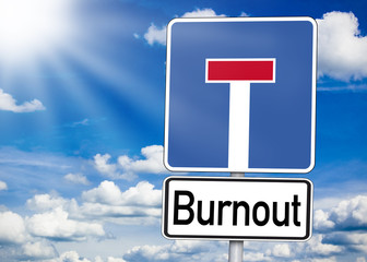 Schild Einbahnstraße mit Burnout