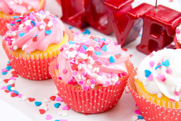 Valentine cupcakes with love sign
