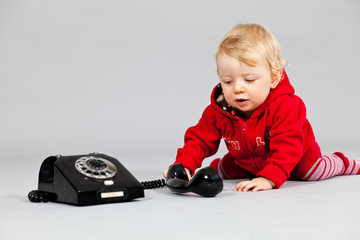 Baby mit Telefon