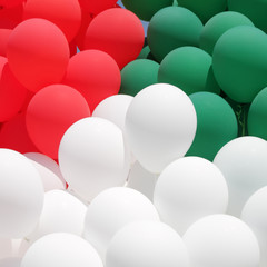 colors of Italy,  red, green and white balloons