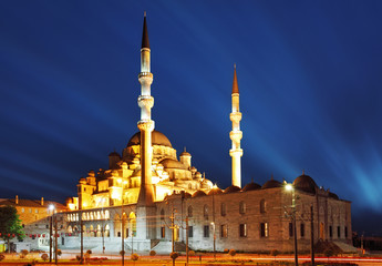 Fototapeta na wymiar New Mosque at night, Istanbul - Yeni camii