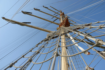 rigging and mast sailing ship