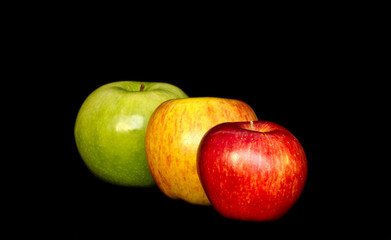 Fototapeta na wymiar jabłka na czarno