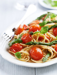 Spaghetti with cherry tomatoes and green asparagus