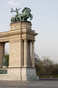 Budapest - Piazza degli eroi - Statua