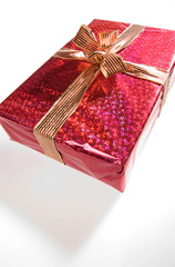 Rotes Geschenkpaeckchen mit Schleife
