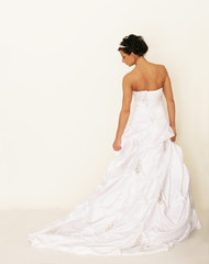 junge Braut von hinten