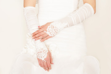 Braut mit Handschuhen