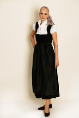 Dame im Dirndl